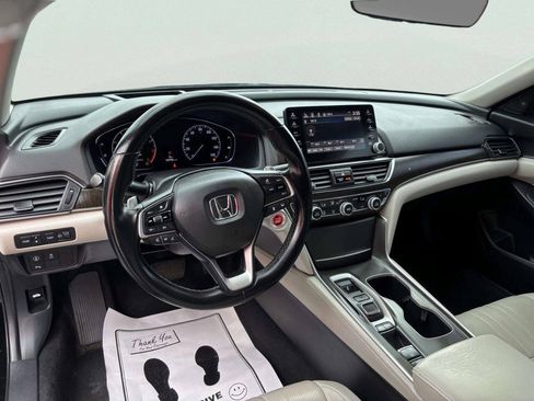 Used 2018 Honda Accord Touring image 12