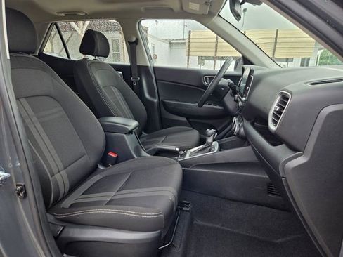 Used 2025 Hyundai Venue SEL FWD image 29