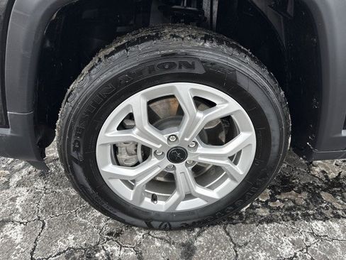 Used 2025 Jeep Compass Latitude w/ Convenience Group image 18