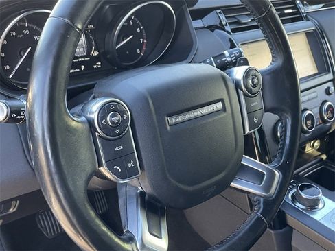 Used 2018 Land Rover Discovery SE image 23