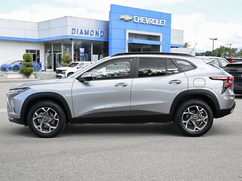 Used 2026 Chevrolet Trax LT w/ LT Convenience Package FWD image 7