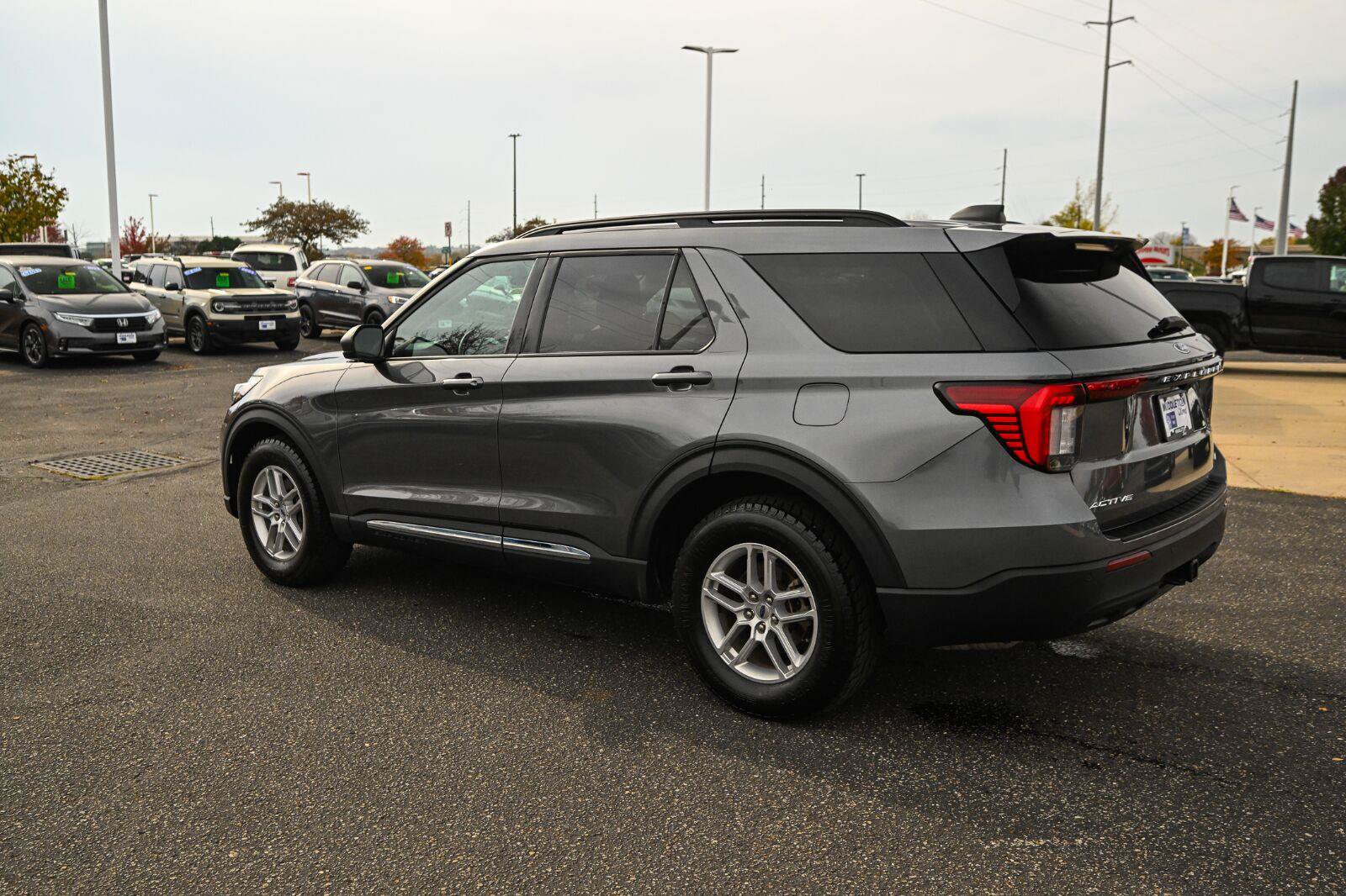 Used 2025 Ford Explorer Active AWD/4WD image 7