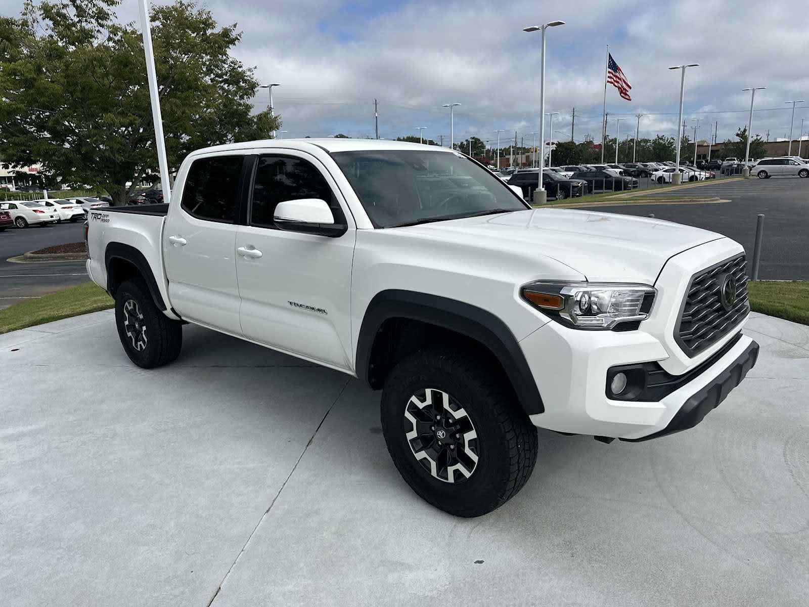 Used 2022 Toyota Tacoma TRD Off-Road w/ Technology Package RWD image 2