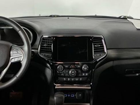 Used 2019 Jeep Grand Cherokee Altitude RWD image 23