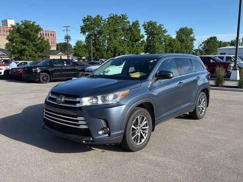 Used 2017 Toyota Highlander XLE AWD/4WD image 7