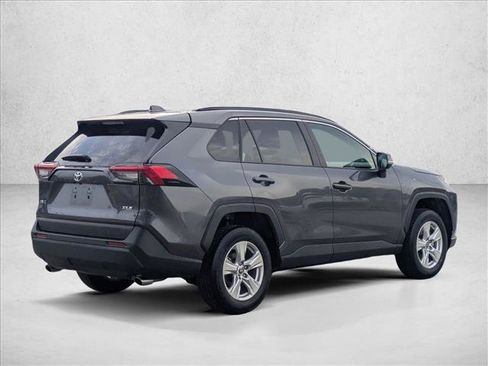 Used 2021 Toyota RAV4 XLE FWD image 5