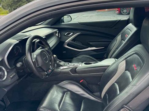 Used 2016 Chevrolet Camaro SS RWD image 9