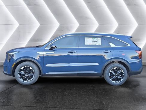 New 2026 Kia Sorento S AWD/4WD image 2