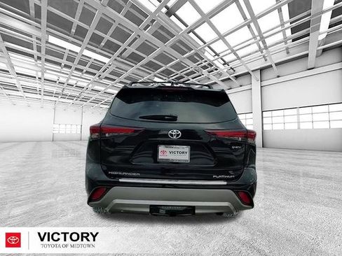 New 2026 Toyota Highlander Platinum image 4