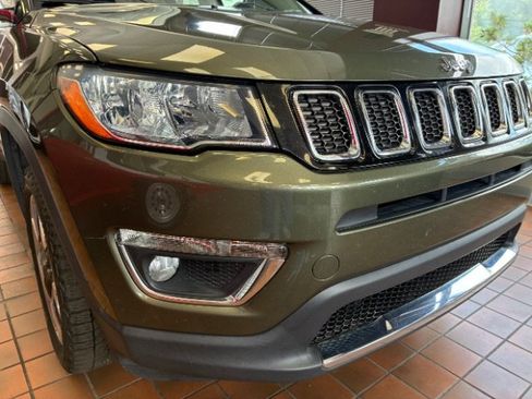 Used 2019 Jeep Compass Limited AWD/4WD image 2