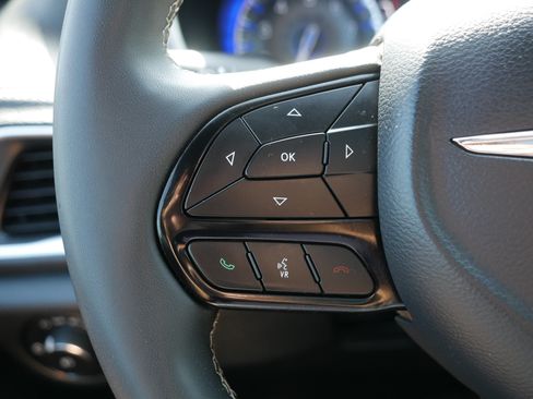 Used 2025 Chrysler Pacifica Limited FWD image 31