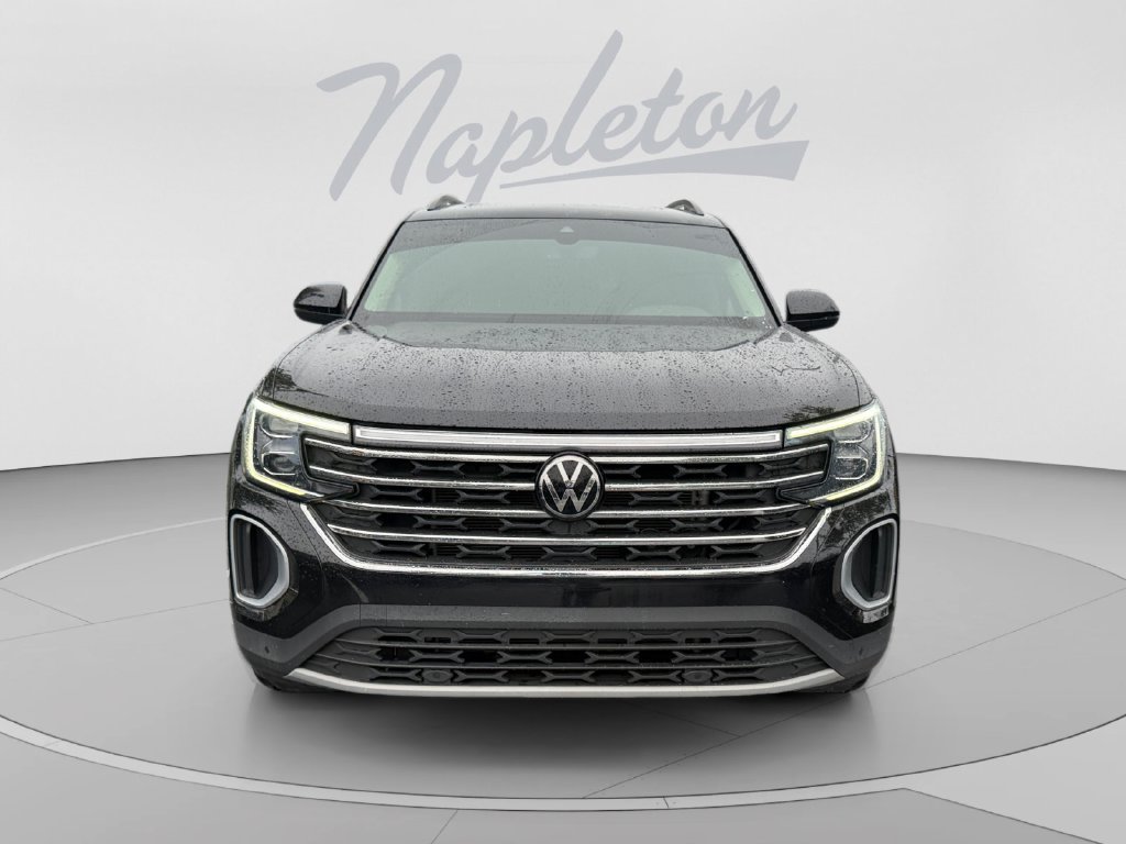 Used 2024 Volkswagen Atlas SE w/ Panoramic Sunroof Package FWD image 9