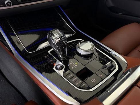 Used 2021 BMW X7 M50i w/ Dynamic Handling Package image 32