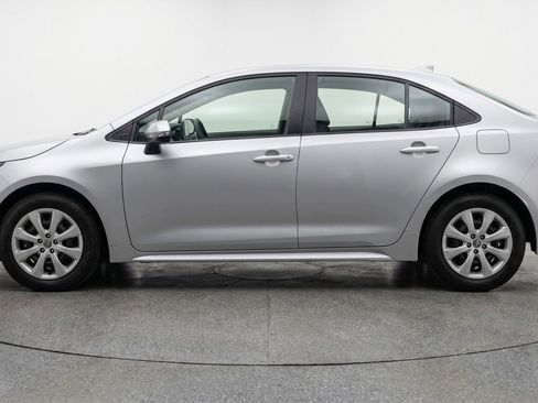 Used 2025 Toyota Corolla LE FWD image 5