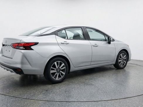 Used 2025 Nissan Versa SV image 9