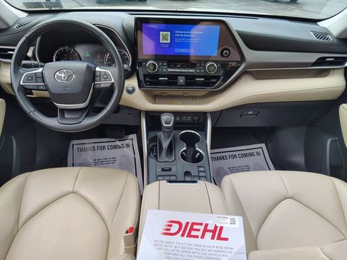 Used 2023 Toyota Highlander XLE AWD/4WD image 27