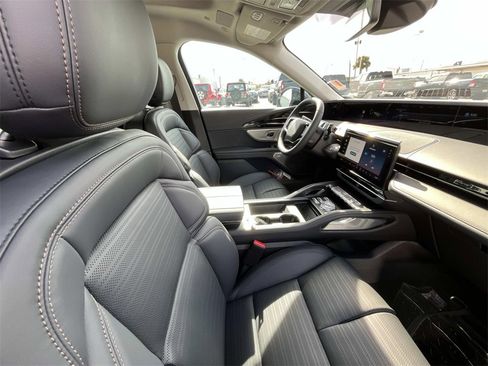 New 2026 Lincoln Nautilus Reserve image 18