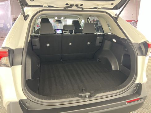 Used 2025 Toyota RAV4 XLE FWD image 27