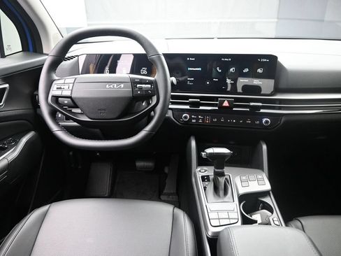 Used 2026 Kia Sportage EX FWD image 9