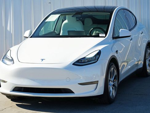 Used 2021 Tesla Model Y Long Range image 48