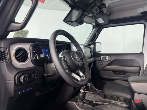 Used 2025 Jeep Wrangler Unlimited Sahara AWD/4WD image 23