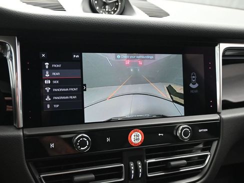 Certified 2025 Porsche Macan AWD/4WD image 18