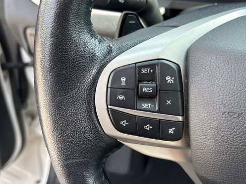 Used 2020 Ford Explorer XLT w/ Equipment Group 202A AWD/4WD image 17