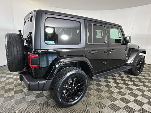 Used 2023 Jeep Wrangler Unlimited Sahara w/ Cold Weather Group AWD/4WD image 3