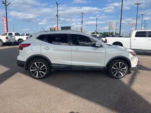 Used 2018 Nissan Rogue Sport SL FWD image 8