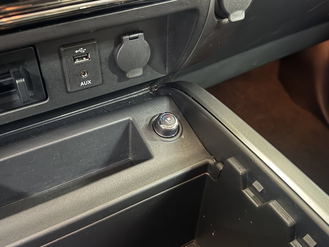 Used 2018 Nissan Titan Platinum Reserve AWD/4WD image 16