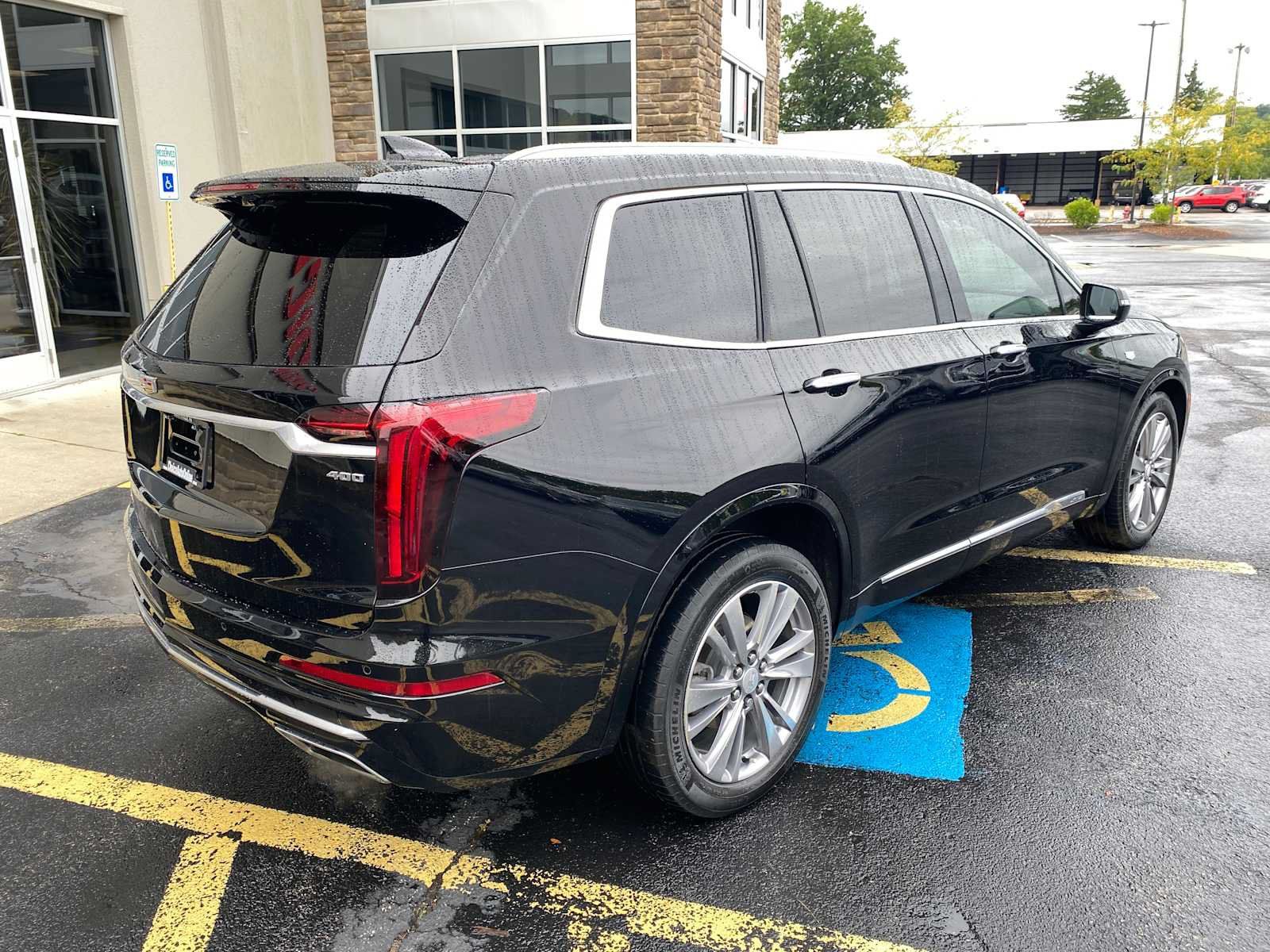 Used 2023 Cadillac XT6 Premium Luxury w/ Technology Package AWD/4WD image 4