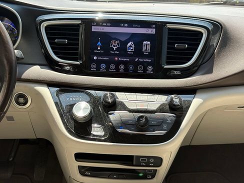 Used 2020 Chrysler Pacifica Touring-L Plus w/ Advanced Safetytec Group FWD image 14