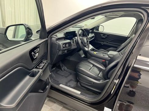 Used 2025 Lincoln Aviator AWD image 12