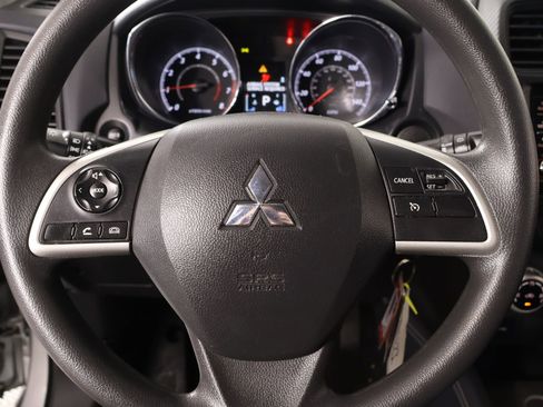 Used 2020 Mitsubishi Outlander Sport ES image 3
