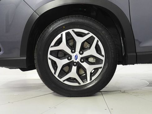 Certified 2023 Subaru Forester Premium AWD/4WD image 5
