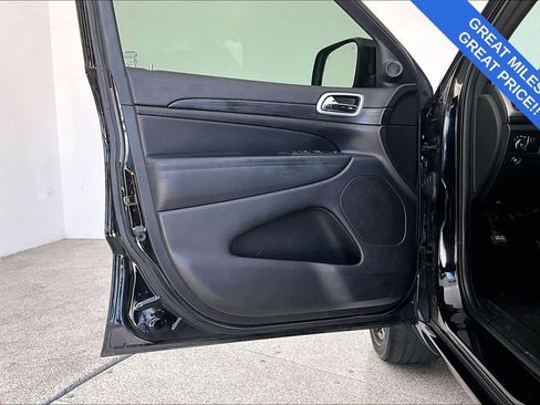 Used 2021 Jeep Grand Cherokee Laredo X image 23