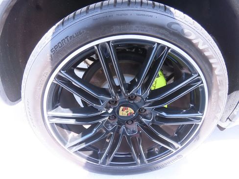 Used 2016 Porsche Cayenne S AWD/4WD image 17
