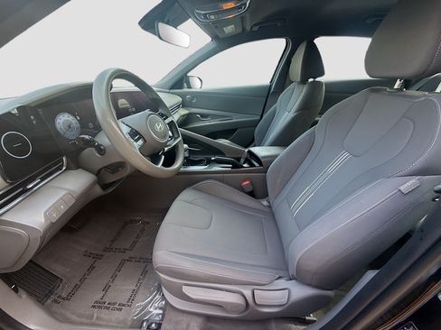 Used 2024 Hyundai Elantra SEL FWD image 16