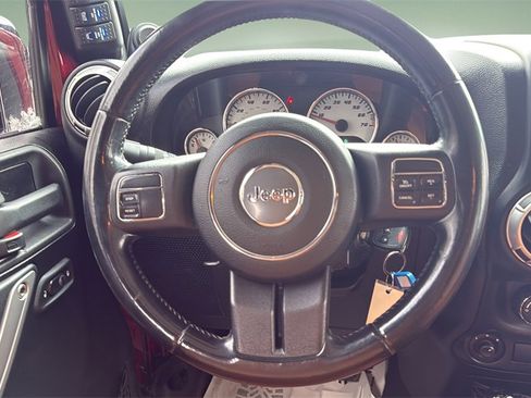 Used 2012 Jeep Wrangler Unlimited Sahara image 14