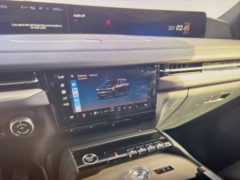 Used 2025 Lincoln Navigator L Reserve w/ Jet Appearance Package image 11