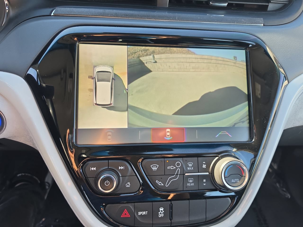 Used 2019 Chevrolet Bolt Premier w/ Infotainment Package FWD image 14
