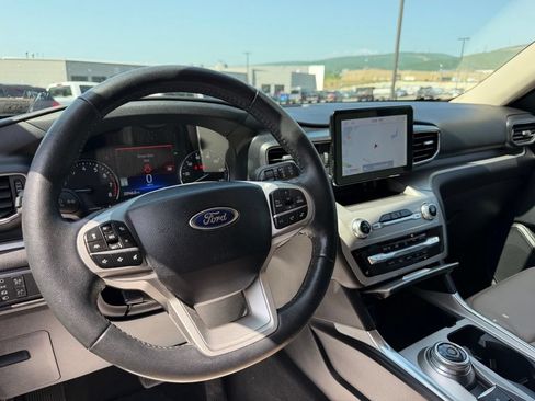 Used 2022 Ford Explorer XLT w/ Equipment Group 202A AWD/4WD image 6