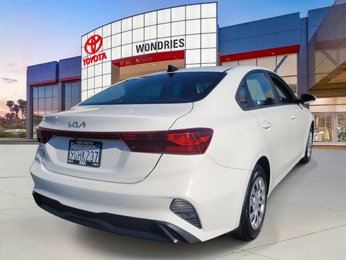 Used 2023 Kia Forte LX image 4