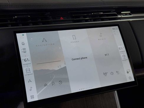 New 2025 Land Rover Range Rover SE image 14