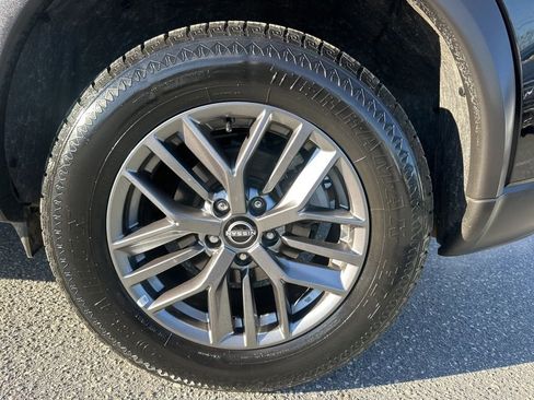 Used 2023 Nissan Rogue S image 27