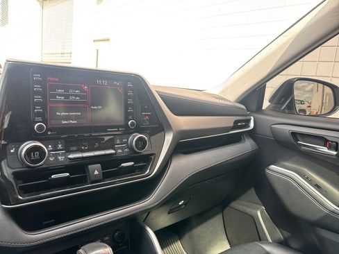 Used 2022 Toyota Highlander XLE image 15
