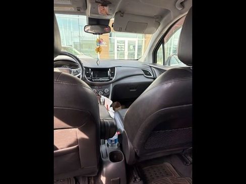 Used 2018 Chevrolet Trax LT w/ LT Convenience Package image 19