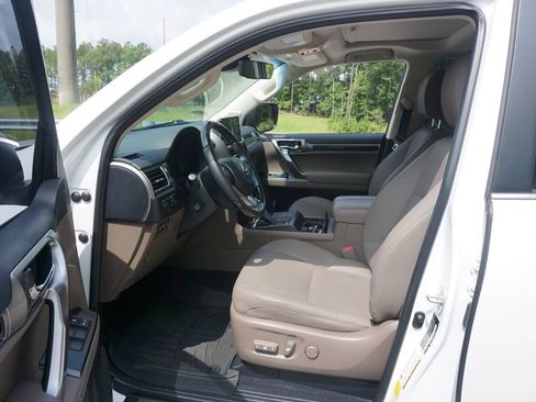 Used 2023 Lexus GX 460 Premium w/ Accessory Package AWD/4WD image 2