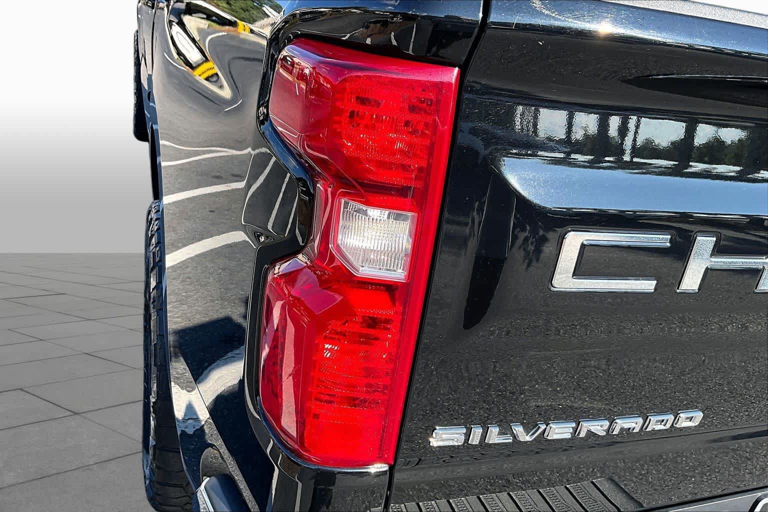 Used 2021 Chevrolet Silverado 1500 LT w/ Z71 Off-Road Package AWD/4WD image 54