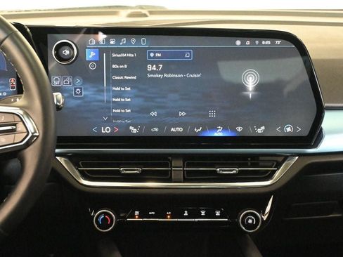 Used 2025 Chevrolet Equinox EV LT w/ LPO, Blackout Package FWD image 14